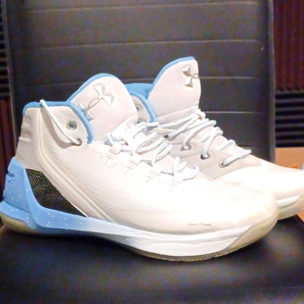 Men's size 12.5 Under Armour SC Shoes
